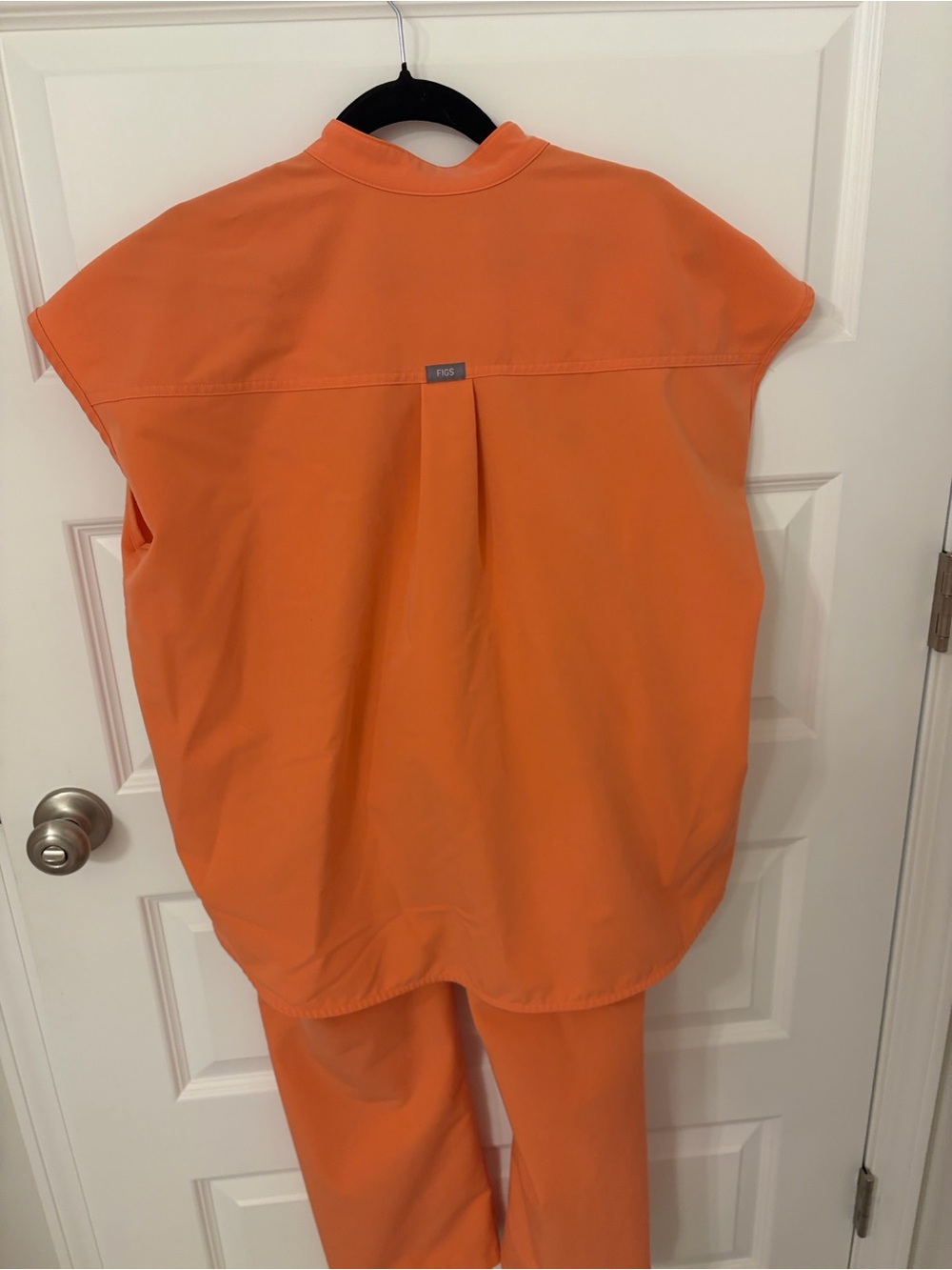Figs Wide-Leg Scrub Set in Bright Orange - Picture 3 of 6
